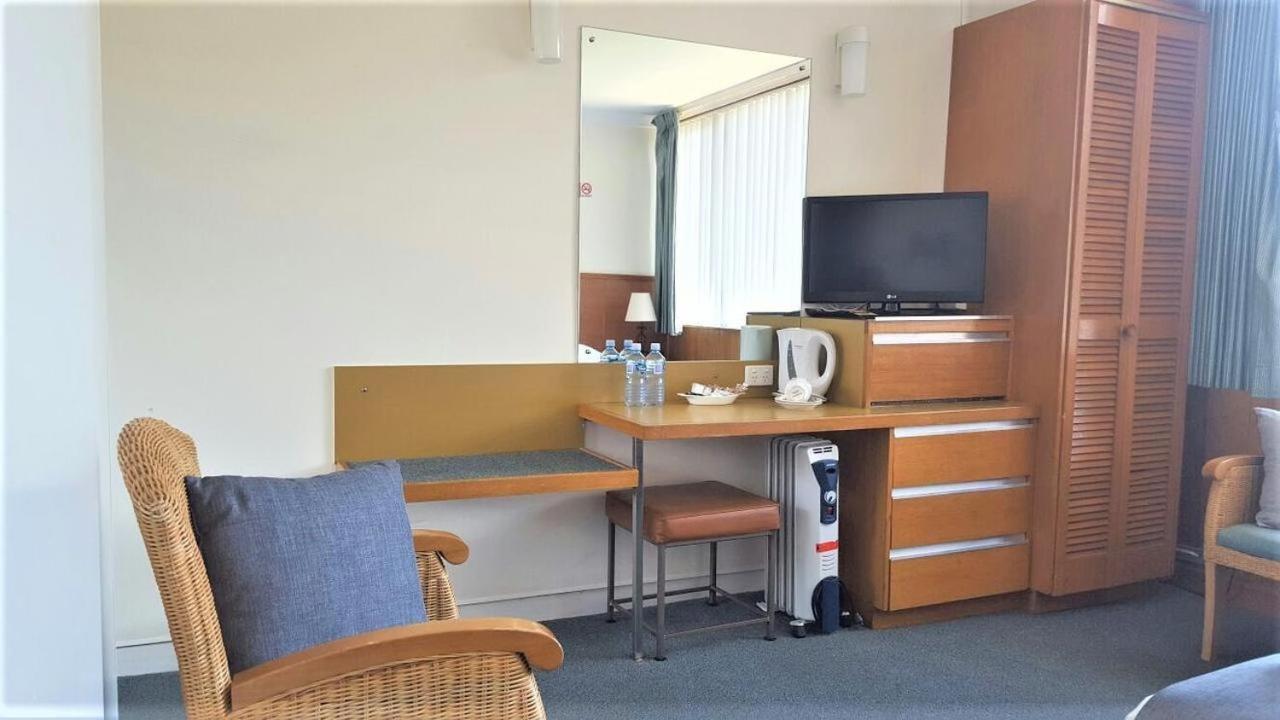 Mt Lyell Motor Inn Куінстаун Екстер'єр фото