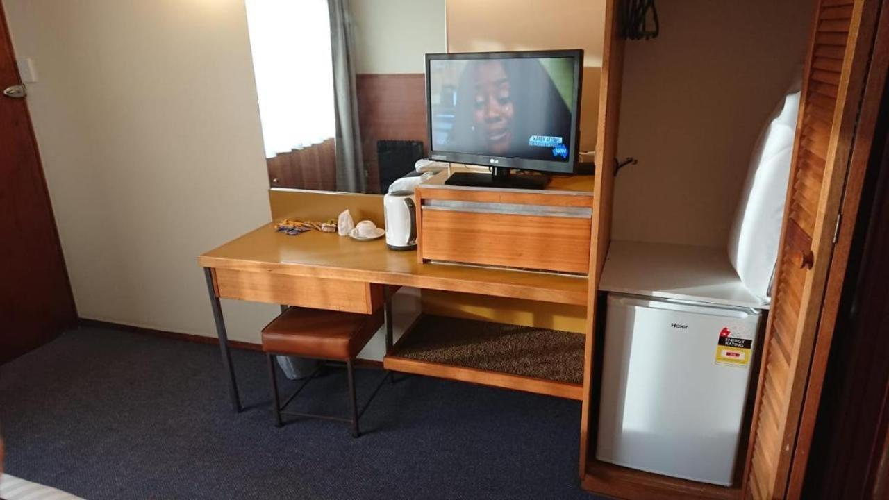 Mt Lyell Motor Inn Куінстаун Екстер'єр фото
