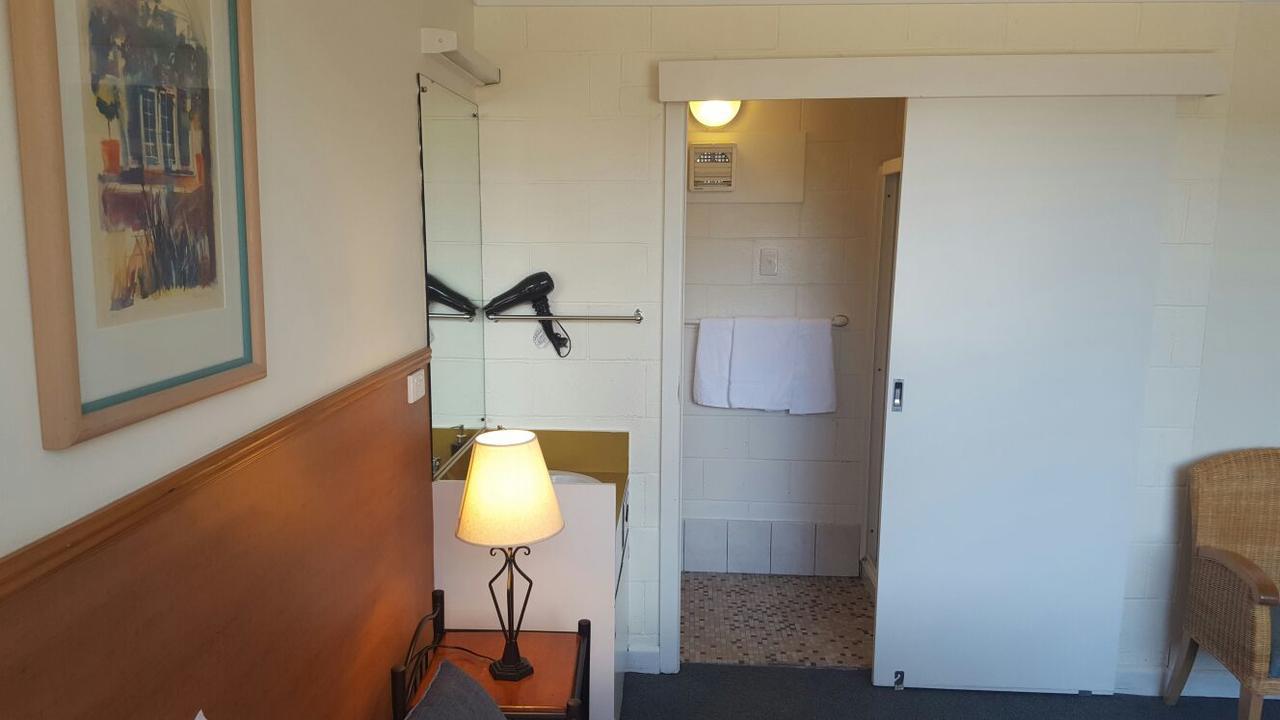Mt Lyell Motor Inn Куінстаун Екстер'єр фото