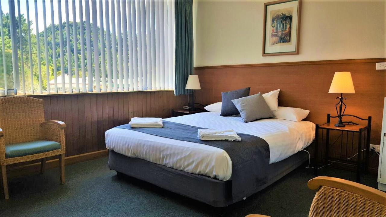 Mt Lyell Motor Inn Куінстаун Екстер'єр фото