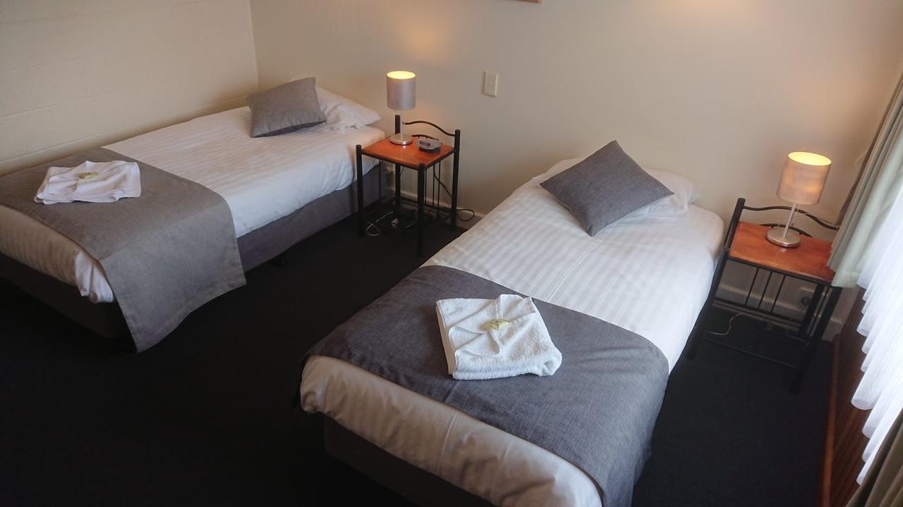 Mt Lyell Motor Inn Куінстаун Екстер'єр фото